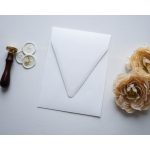 Fehér színű rövidebb oldalon nyíló díszboríték - i8 