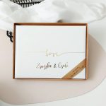 Fehér vendégkönyv arany love felirattal