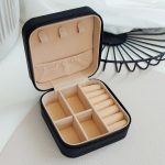 Feliratozott ékszertartó