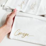 'Bright' feliratozott neszeszer 