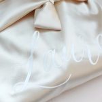 Készülődős köntös egyedi felirattal - világos pezsgő