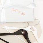 Esküvői vállfa szett díszdobozban