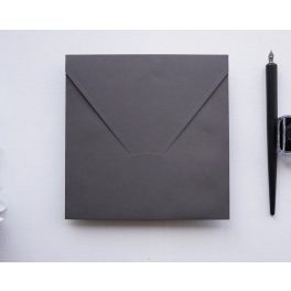 Z1116- Antracit színű boríték - 17.8 cm x 18 cm