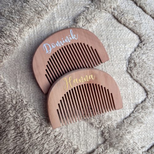 Névre szóló babafésű