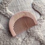 Névre szóló babafésű