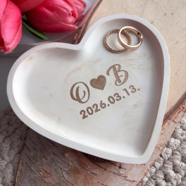   Két kezdőbetűs szív tálka kalligrafikus betűtípussal és dátummal 