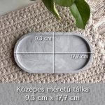 Két kezdőbetűs közepes tálka kalligrafikus betűtípussal és dátummal 